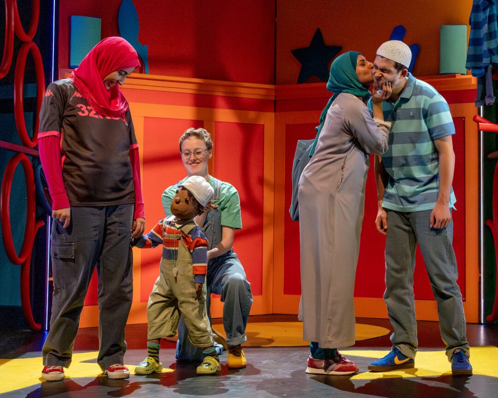Review: Planet Omar, Unicorn Theatre

Photo: Robling Pix